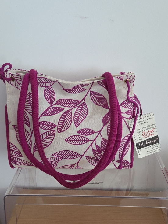 jute cottage Handbags - Jute Cottage NWT Cream Canvas Tote with Fuchsia Leaf Print, Zip Closure